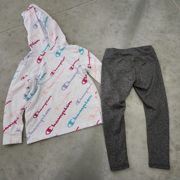 Champion outfit - Picture 8 of 8